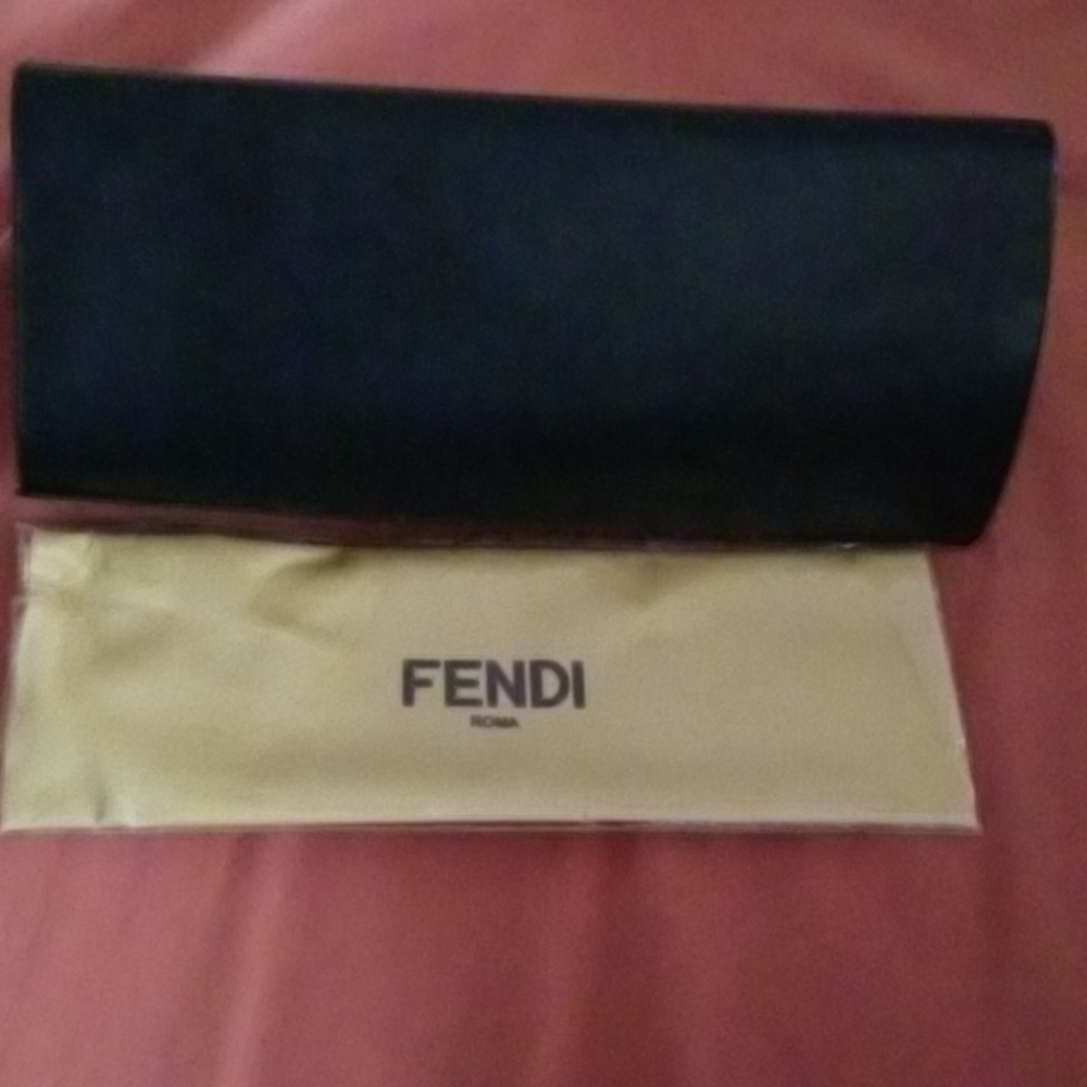 FENDI SHADES - Picture 2 of 4